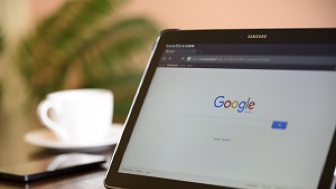 Eiropas Komisija uzliek Google soda naudu 2,42 miljardu eiro apmērā